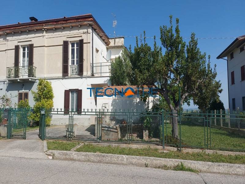 Villa a Bellante in Strada Provinciale per Campli - Foto 2