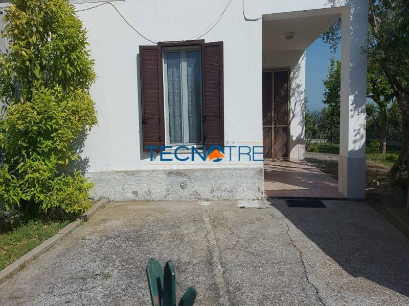 Villa a Bellante in Strada Provinciale per Campli - Foto 3