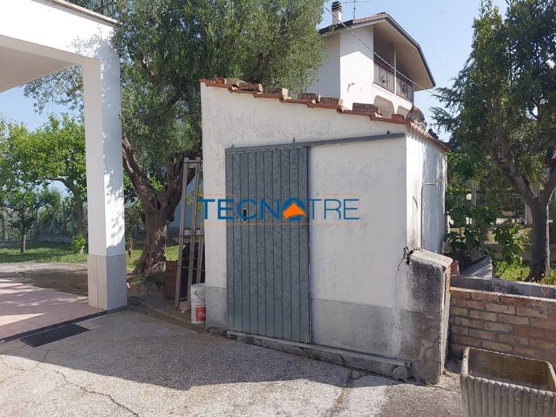Villa a Bellante in Strada Provinciale per Campli - Foto 4