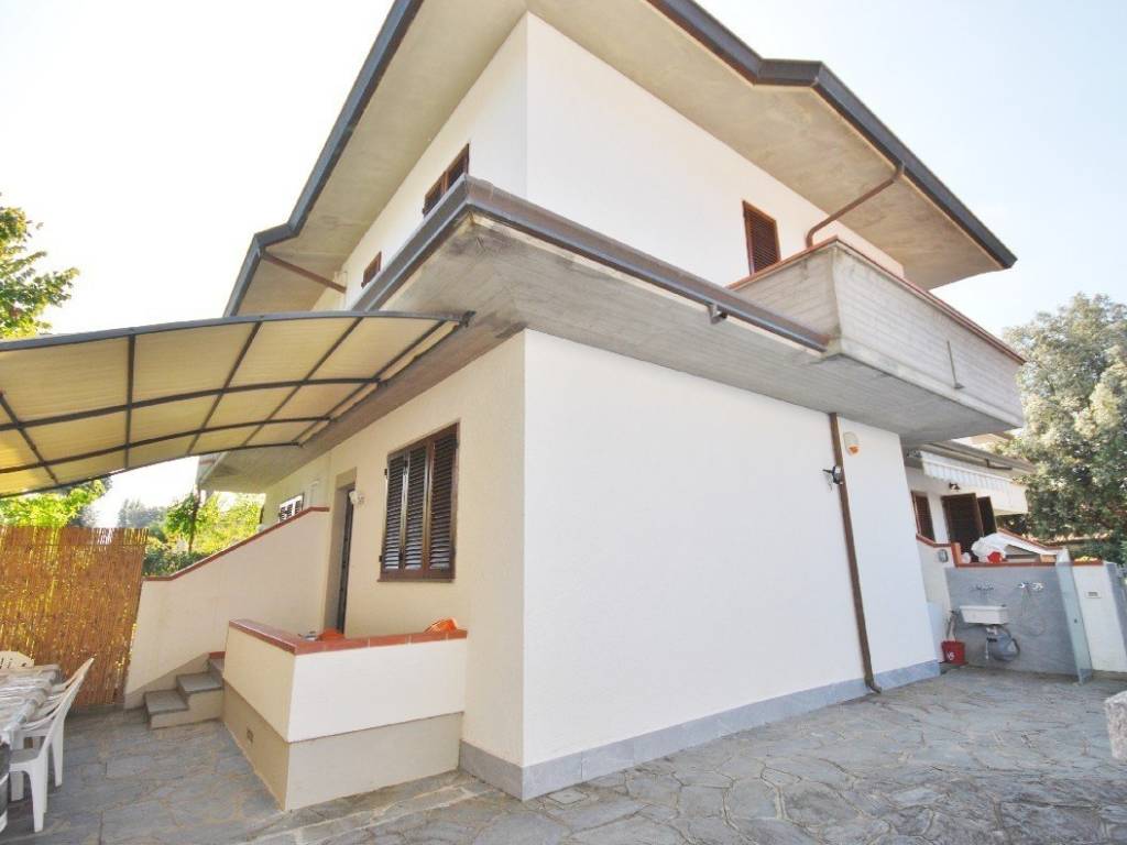 Villa a Pietrasanta in Via Concordia, 36 - Foto 2