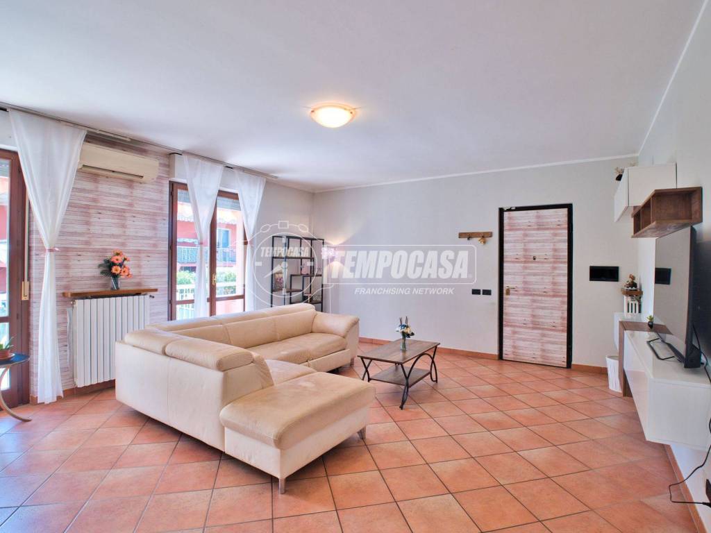 Appartamento a Cameri in Strada Privata Sesia - Foto 2