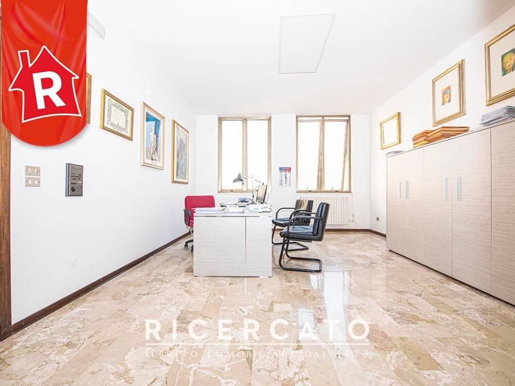 Immobile a Lecce in VIALE UGO FOSCOLO 39 - Foto 4