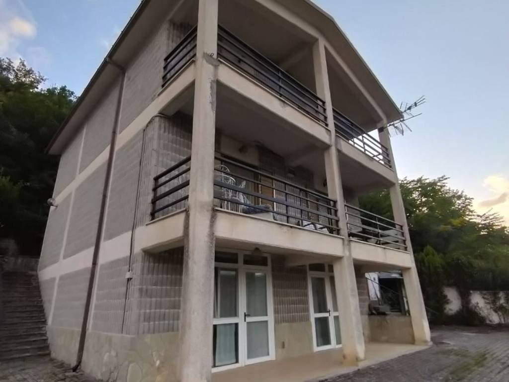 Villa a Carpinone in Via dei Pini - Foto 2