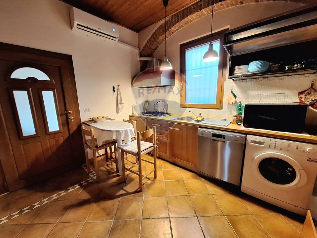 Appartamento a Gavirate in Via Case Nuove, 6 - Foto 3