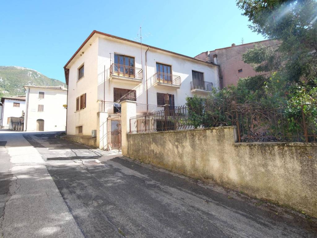 Villa a Poggio bustone in San Pietro, 62 - Foto 3