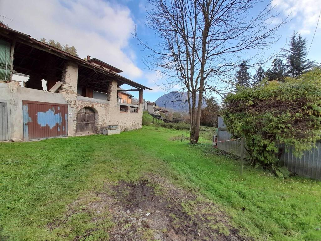 Rustico / casale a Borgosesia in Via per Plello, 33 - Foto 2