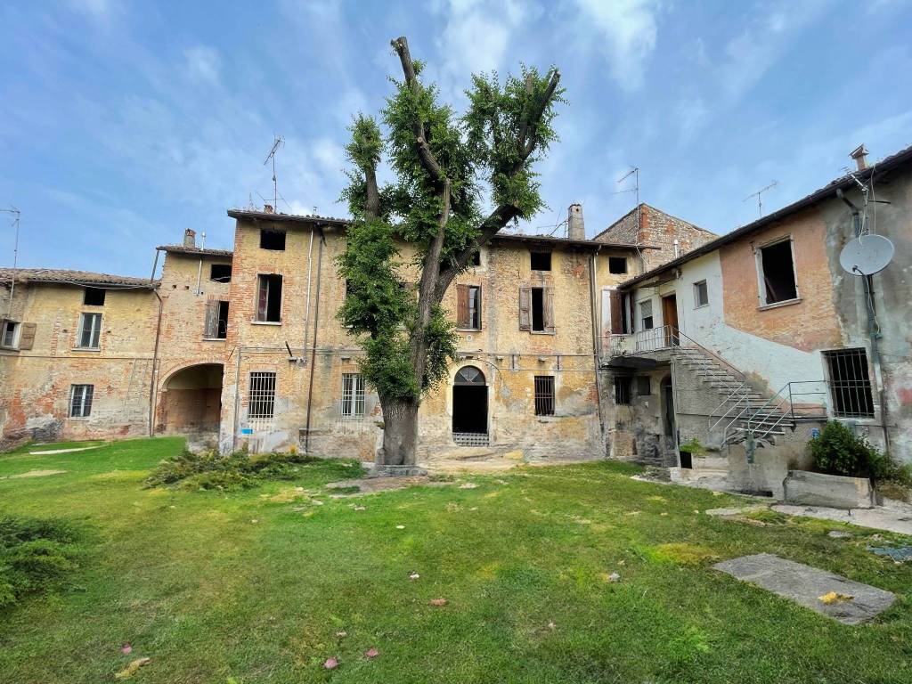 Palazzo / stabile a Castiglione delle stiviere in Via Sinigallia - Foto 2