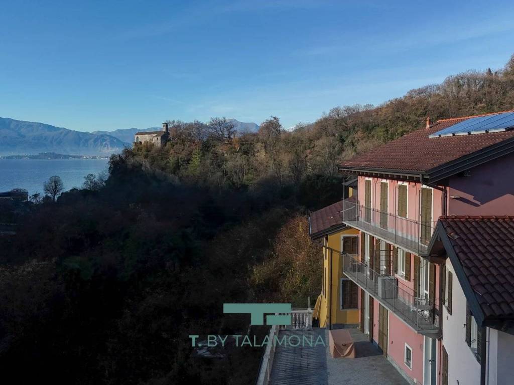 Appartamento a Castelveccana in Via Giuseppe Mazzini 38 - Foto 2