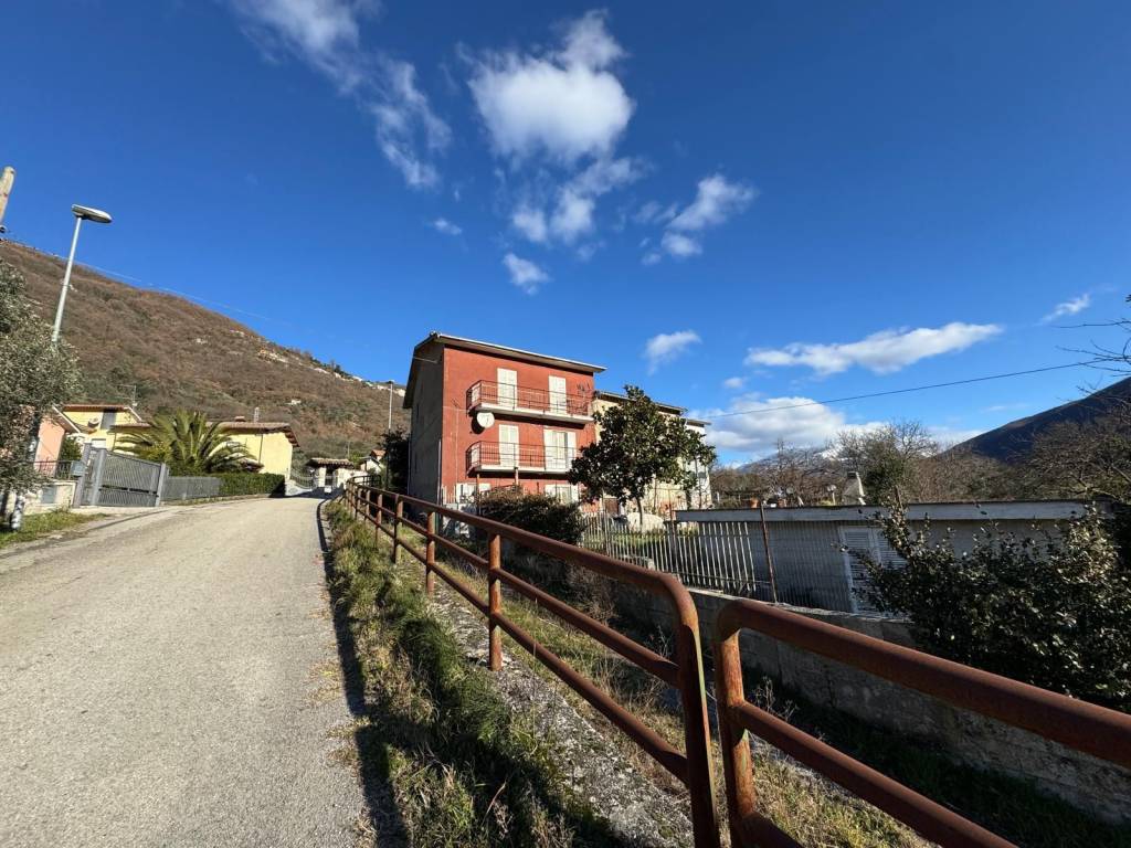 Casa indipendente a Castel sant'angelo in Via Tito Flavio Vespasiano, 4 - Foto 2