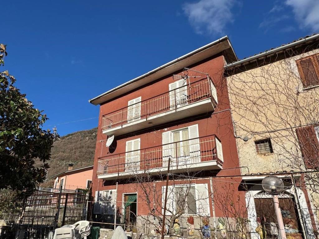 Casa indipendente a Castel sant'angelo in Via Tito Flavio Vespasiano, 4 - Foto 3