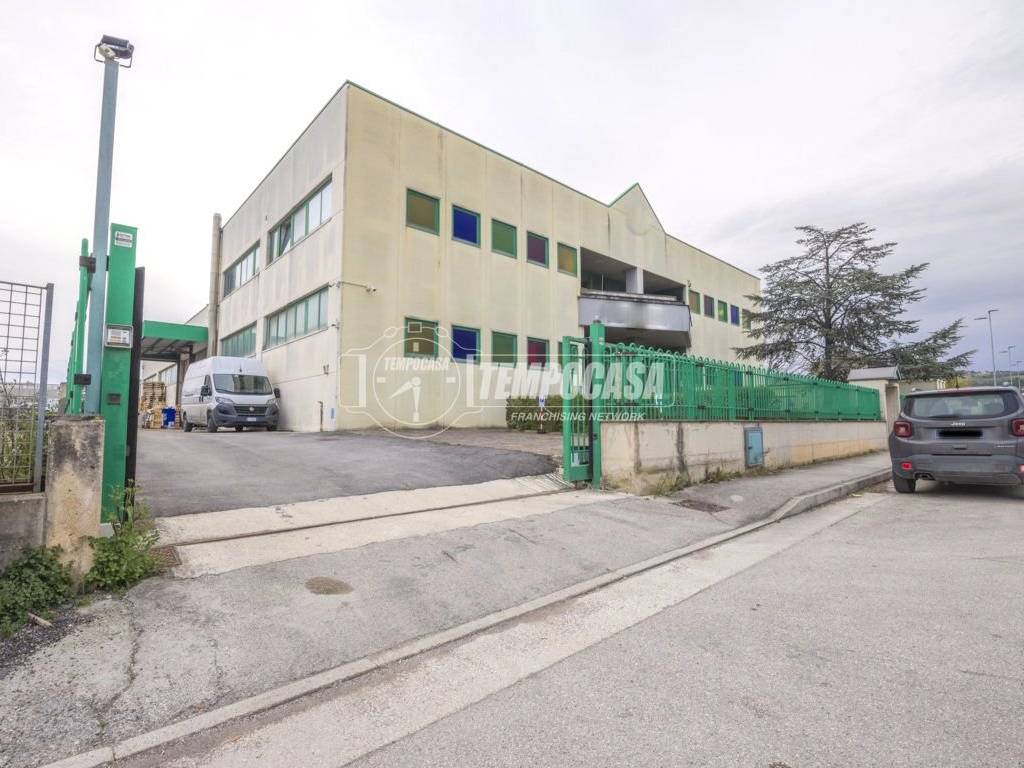Immobile a Civitanova marche in Via Enrico Mattei - Foto 4