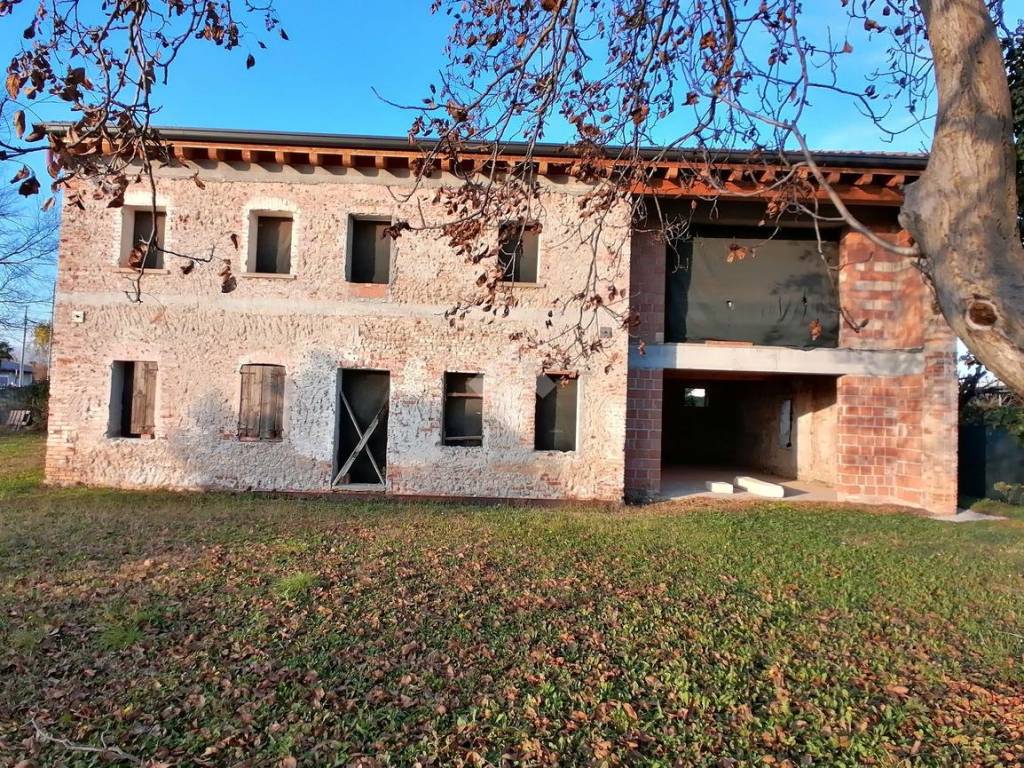 Casa indipendente a Montebelluna in Via SAN GAETANO, 15 - Foto 3