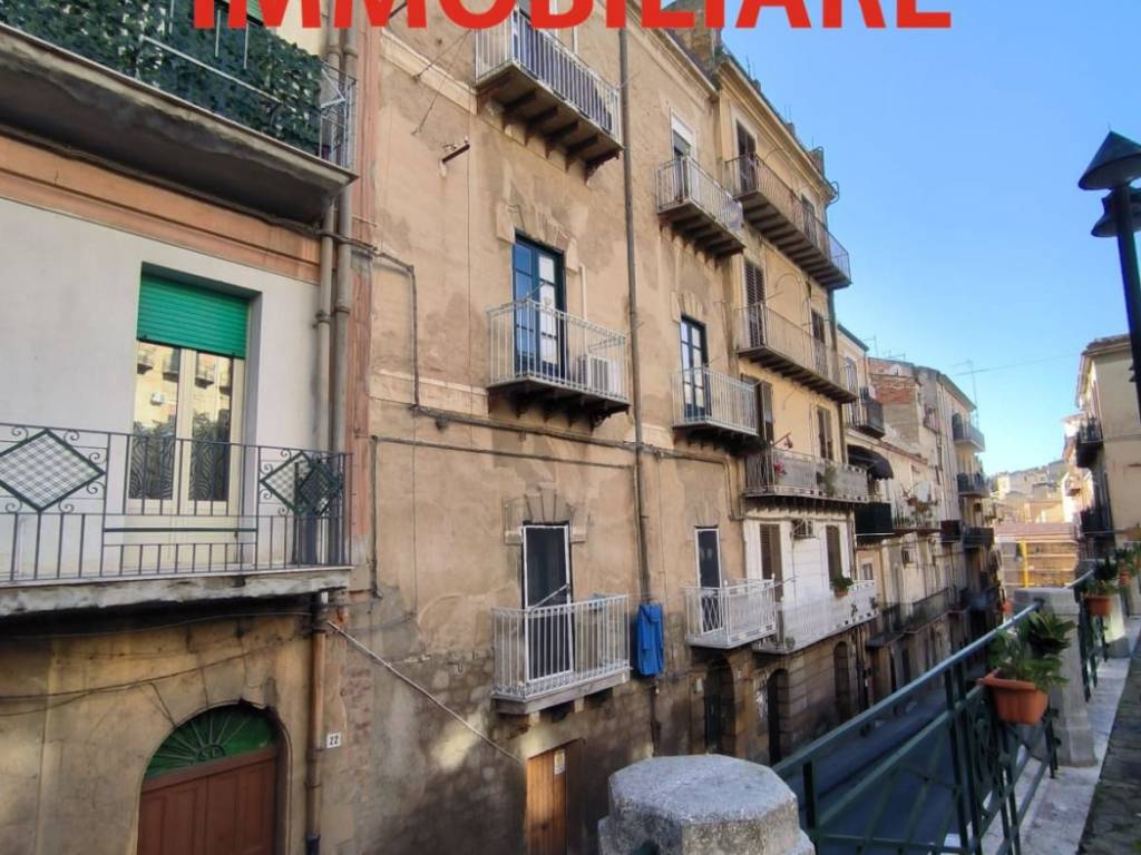 Appartamento a Caltanissetta in Via Paolo Emiliani Giudici, 24 - Foto 3