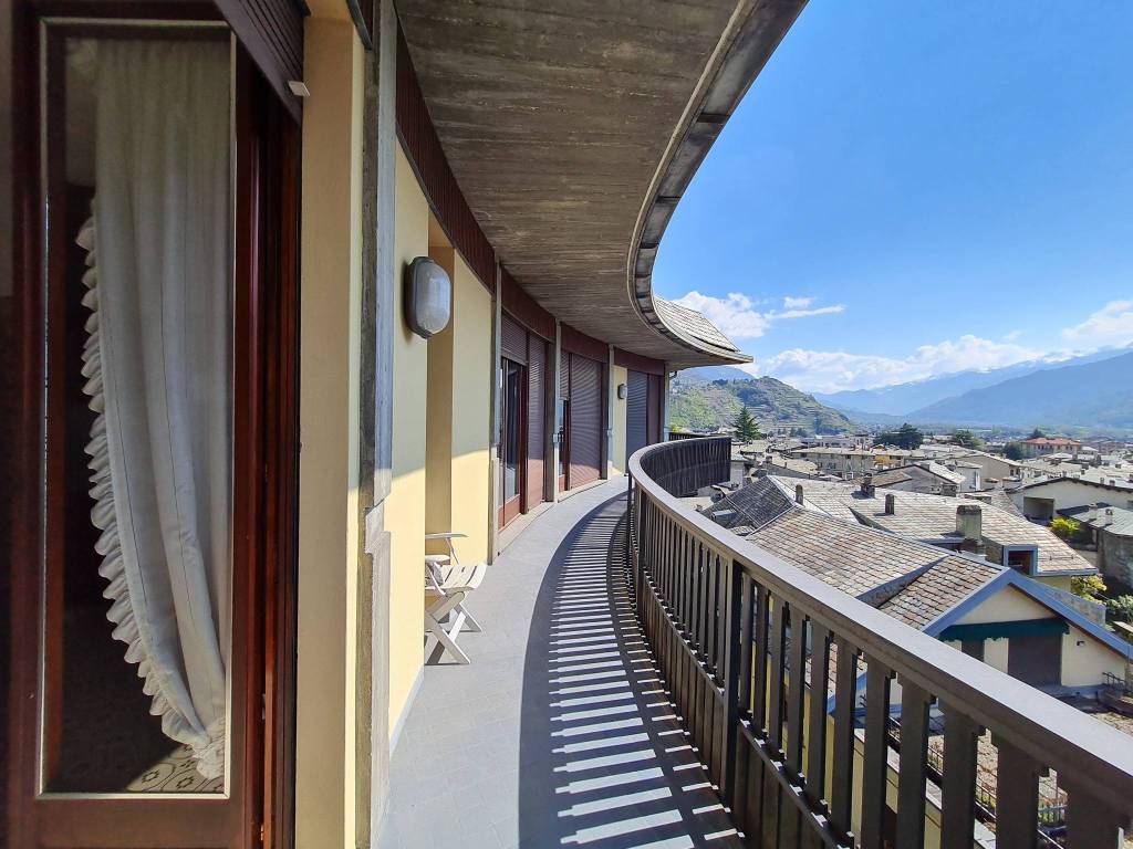 Appartamento a Sondrio in Piazzetta Giovanni Gualzetti Battisti - Foto 3