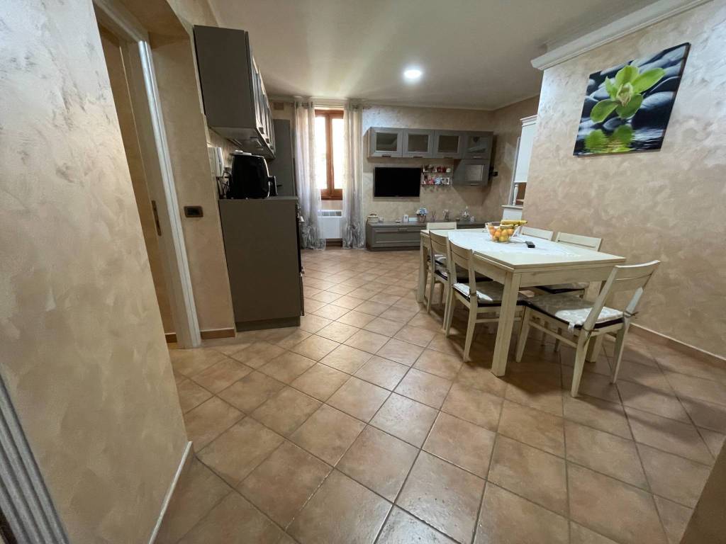 Appartamento a Fondi in Via Alessandro Manzoni - Foto 2