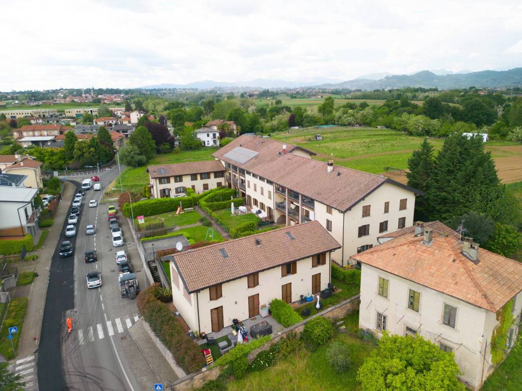 Villa a Casatenovo in Via Dante Alighieri - Foto 2