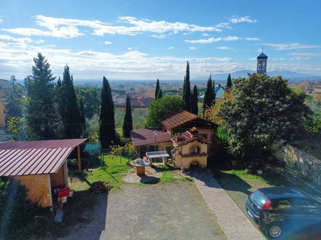 Villa a Montecatini-terme in Viale Cristoforo Colombo S.N.C. - Foto 4