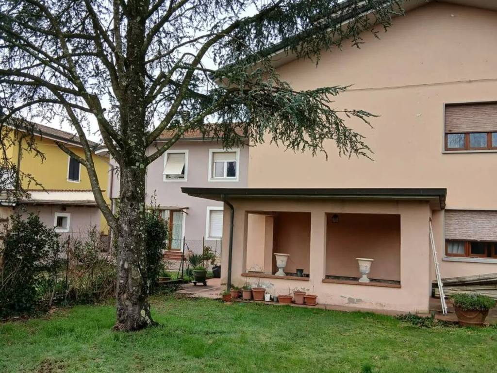 Villa a Massa e cozzile in Via Vetriano S.N.C. - Foto 4