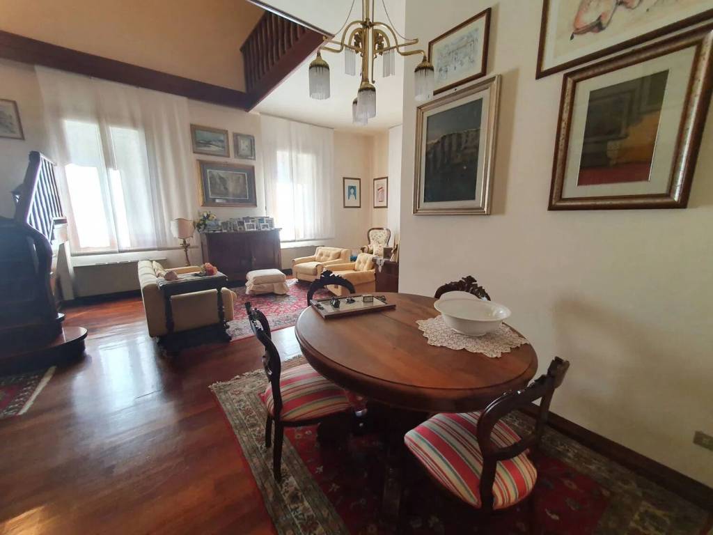 Villa a Montecatini-terme in Quartiere Parco Delle Terme - Sant'Antonio - Foto 3