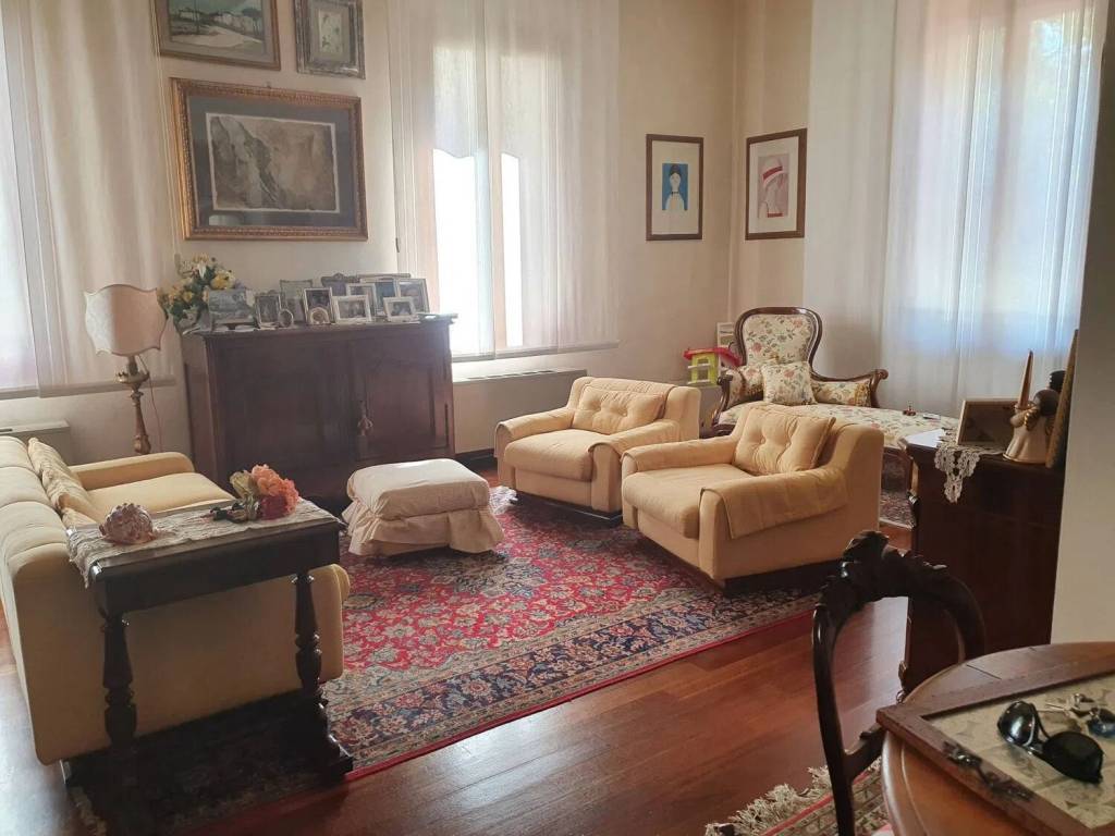 Villa a Montecatini-terme in Quartiere Parco Delle Terme - Sant'Antonio - Foto 5