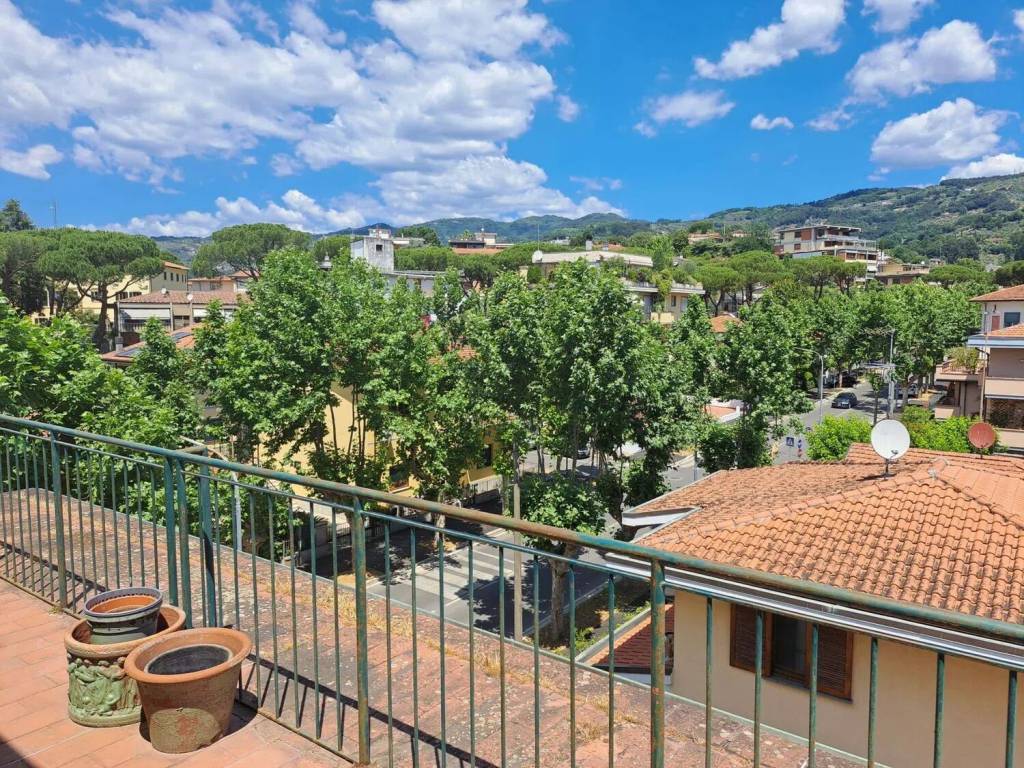 Appartamento a Montecatini-terme in Quartiere Parco Delle Terme - Sant'Antonio - Foto 2