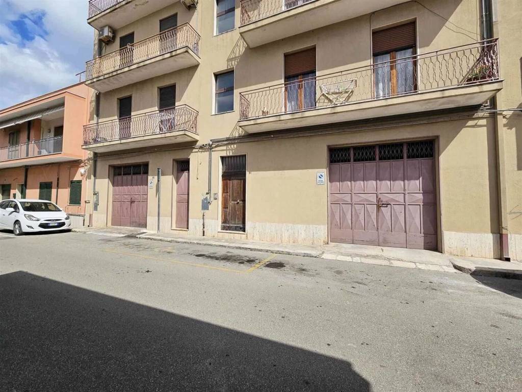 Box / garage a Mesagne in Via Umbria, 56 -112 - Foto 3