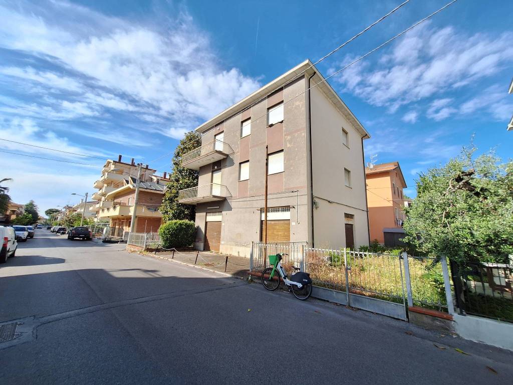 Palazzo / stabile a Rimini in Via Giuseppe Gioachino Belli, 13 - Foto 2