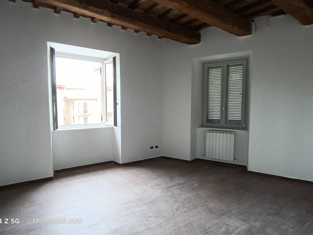 Appartamento a Tolentino in Piazza della Libertà - Foto 4