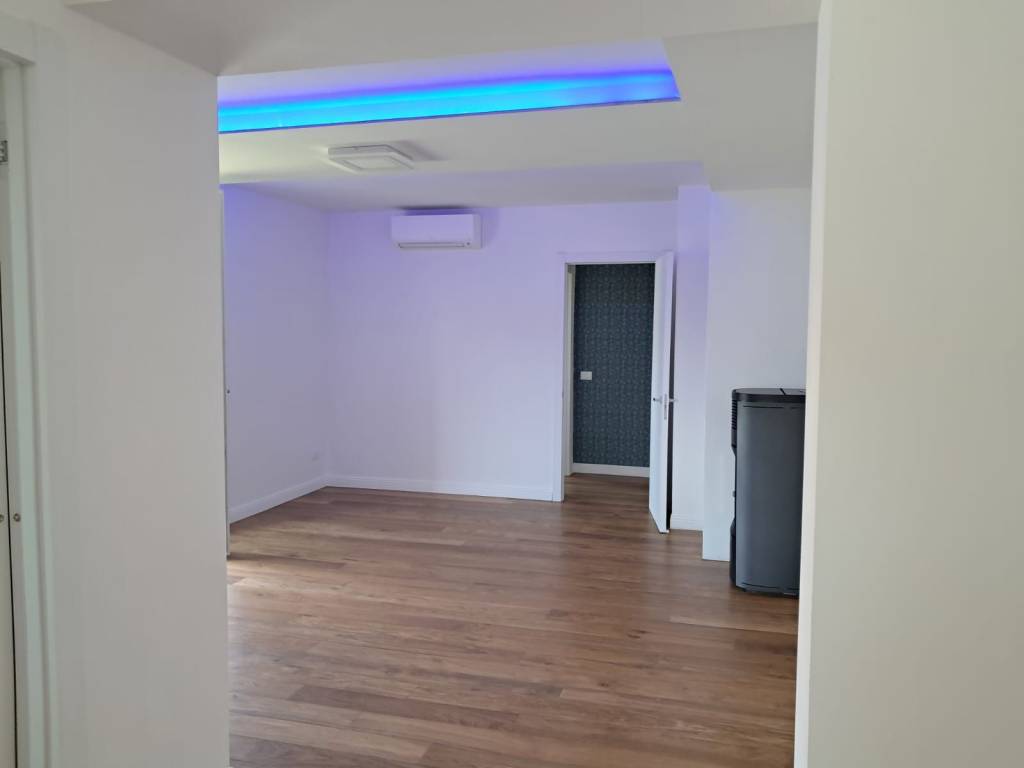 Appartamento a Como in Via Domenico Vandelli - Foto 2