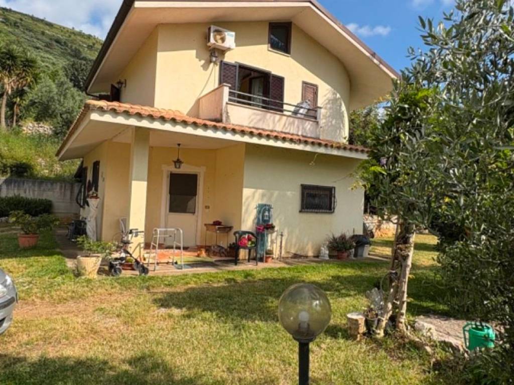 Villa a Fondi in Via Sagliutola - Foto 2
