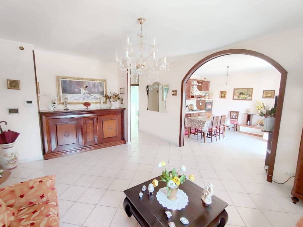 Appartamento a San pietro in lama in Via Enrico Berlinguer - Foto 2