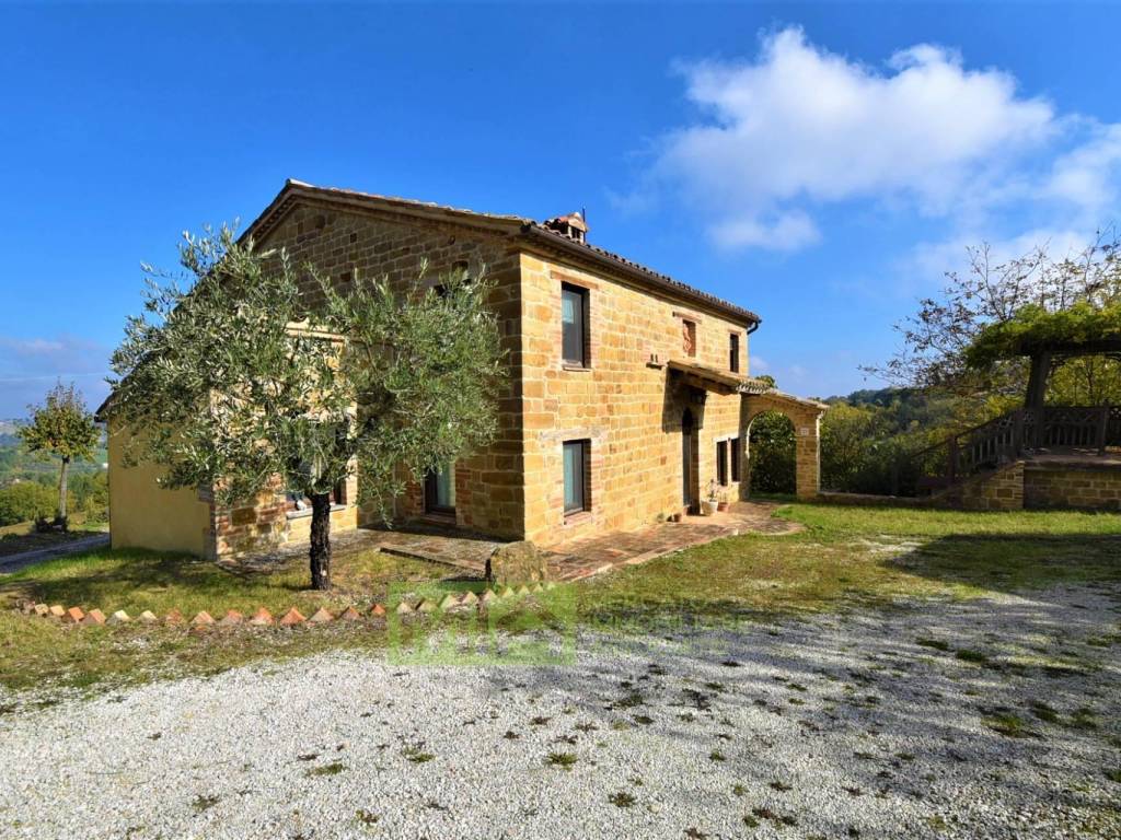 Rustico / casale a Gualdo in C.DA VALLE - Foto 3