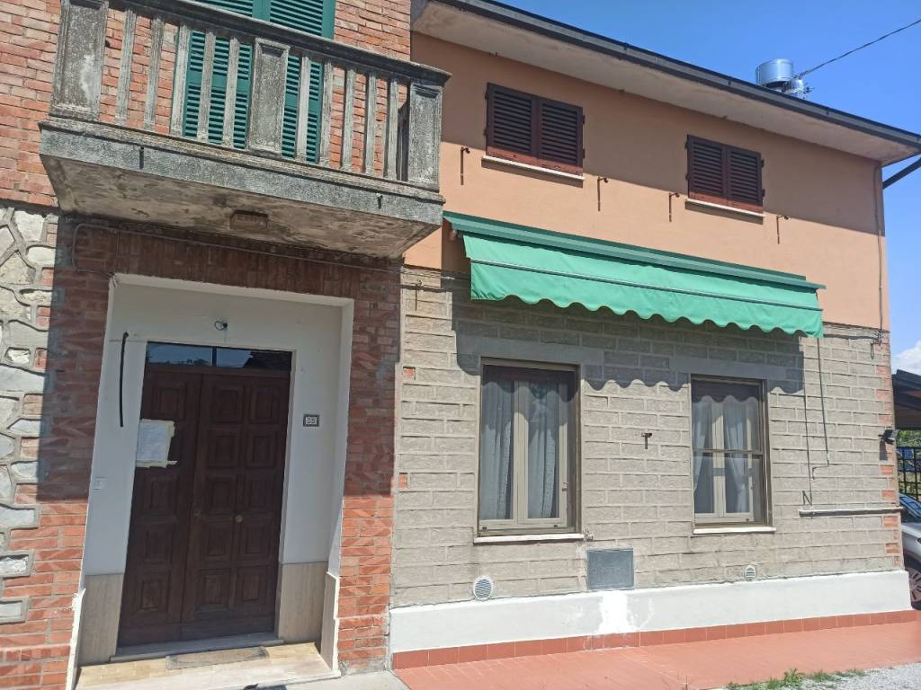 Casa indipendente a Castiglione del lago in Via Cristoforo Colombo, 106 - Foto 2