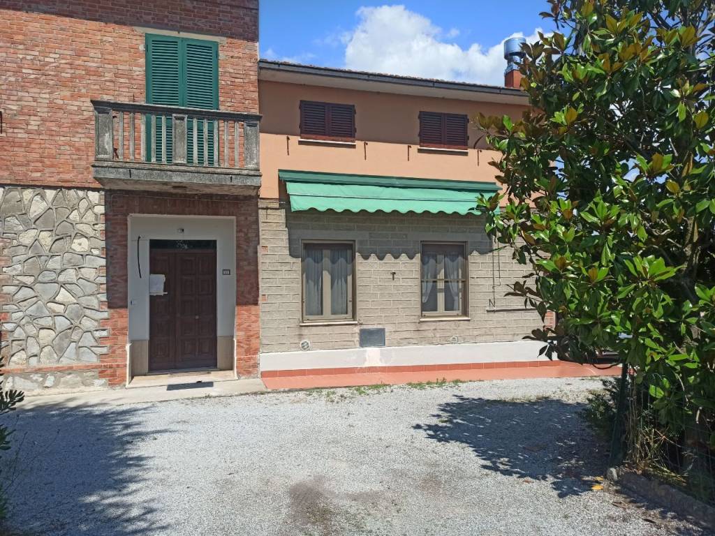 Casa indipendente a Castiglione del lago in Via Cristoforo Colombo, 106 - Foto 3