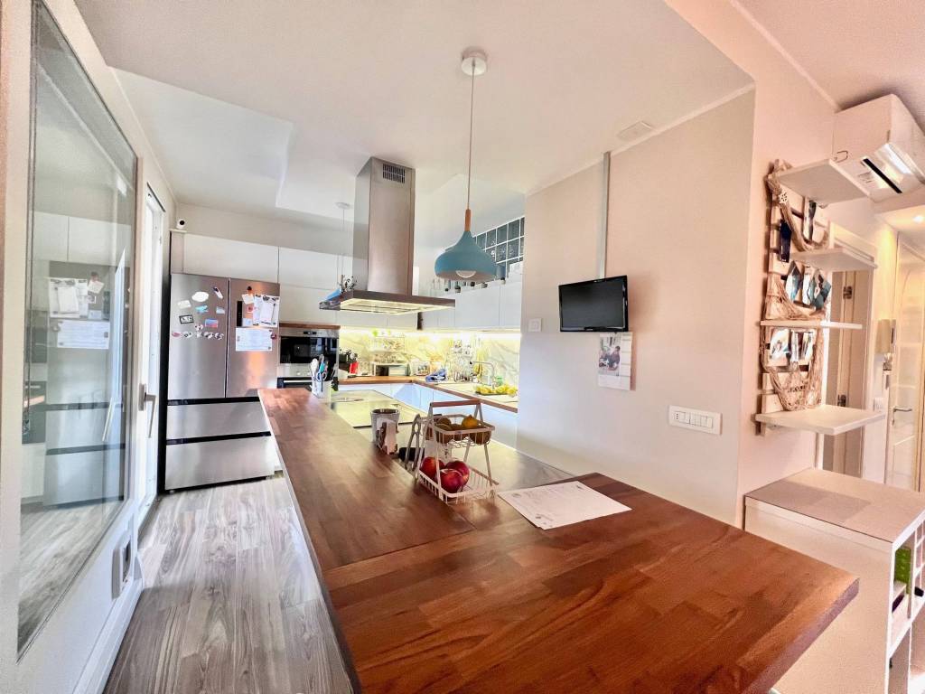 Appartamento a Riccione in Viale Luigi Carlo Farini, 4 - Foto 2