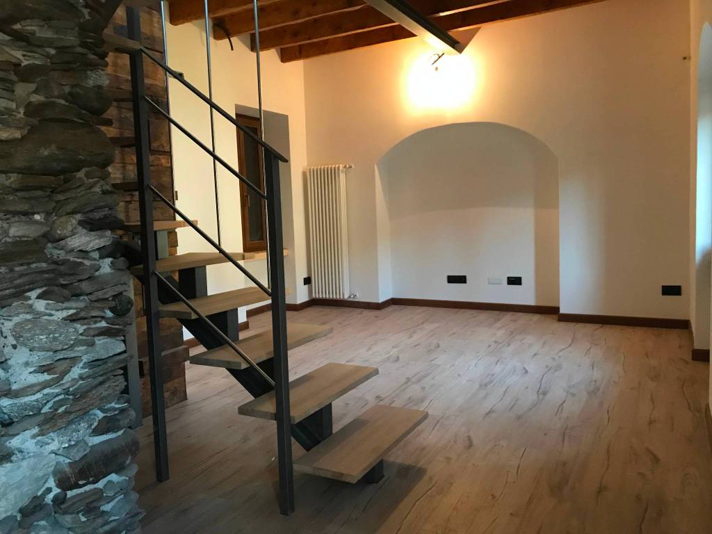 Casa indipendente a Cambiasca in Via D'Adam, 5 - Foto 2