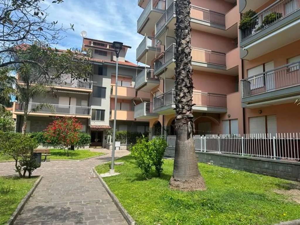 Appartamento a San bartolomeo al mare in Largo Gallinara, 9 - Foto 2