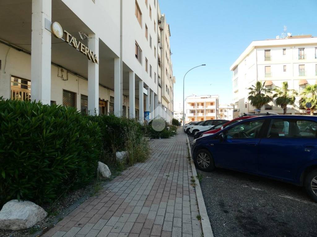 Immobile a Policoro in Locale commerciale PIAZZA RIPOLI, 11 - Foto 3