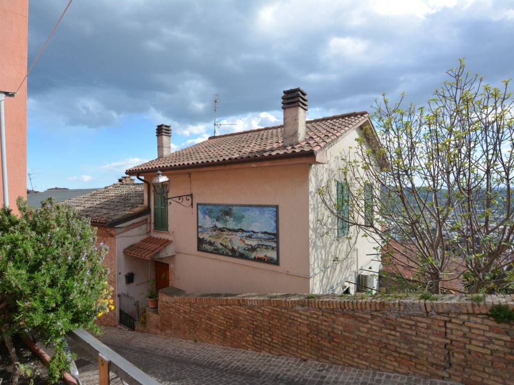 Casa indipendente a Castelfidardo in Via Mario Angeloni - Foto 4