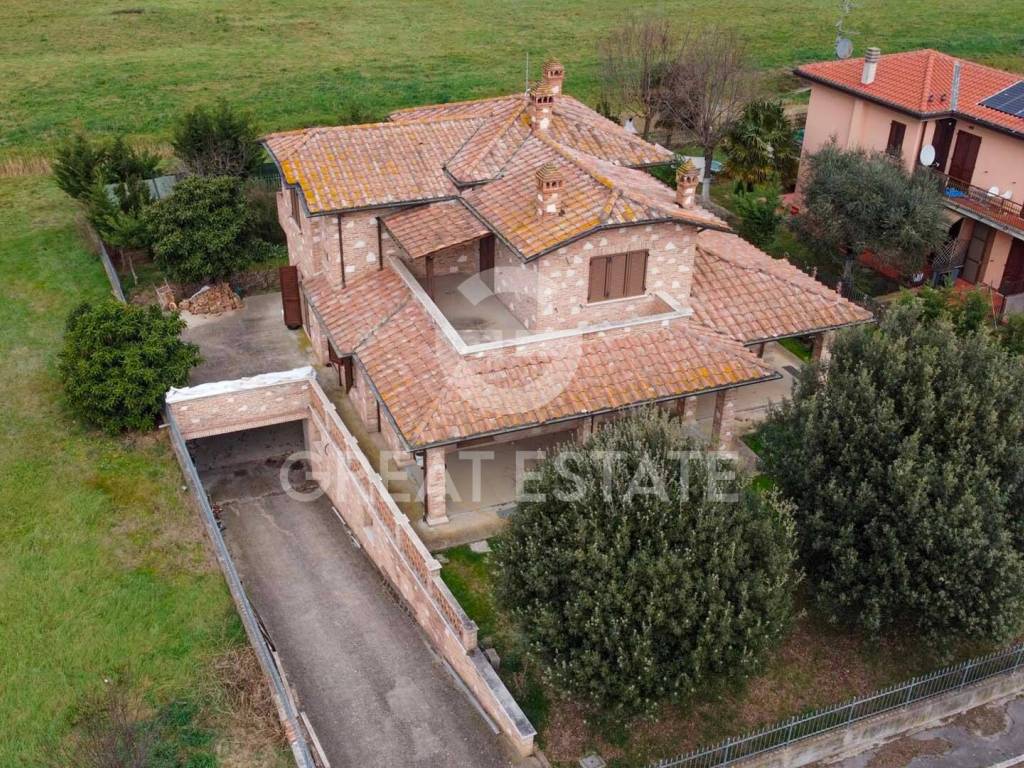 Rustico / casale a Castiglione del lago in Via Salvo D'Acquisto - Foto 2