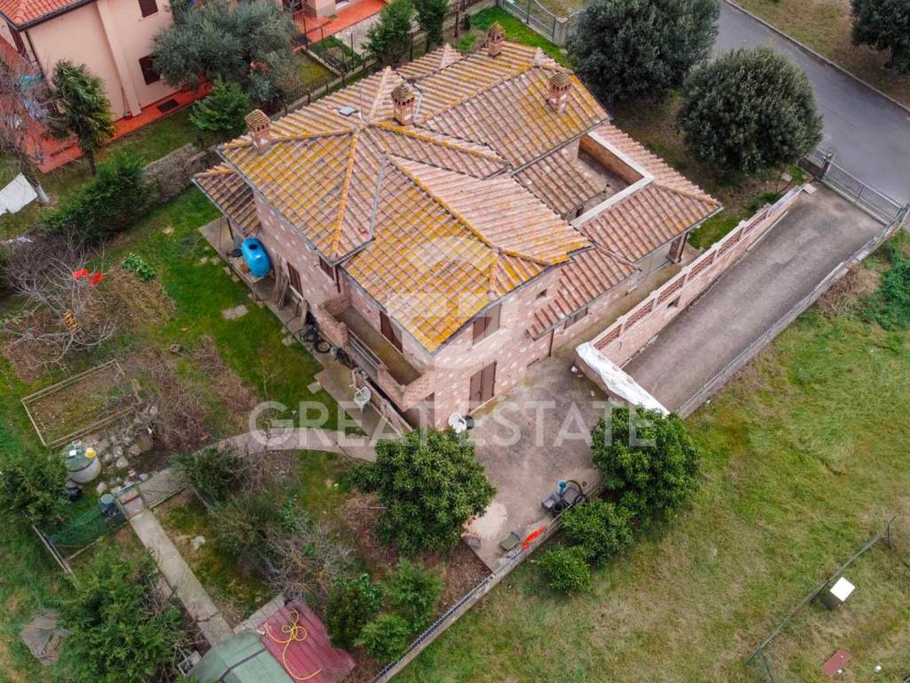 Rustico / casale a Castiglione del lago in Via Salvo D'Acquisto - Foto 4