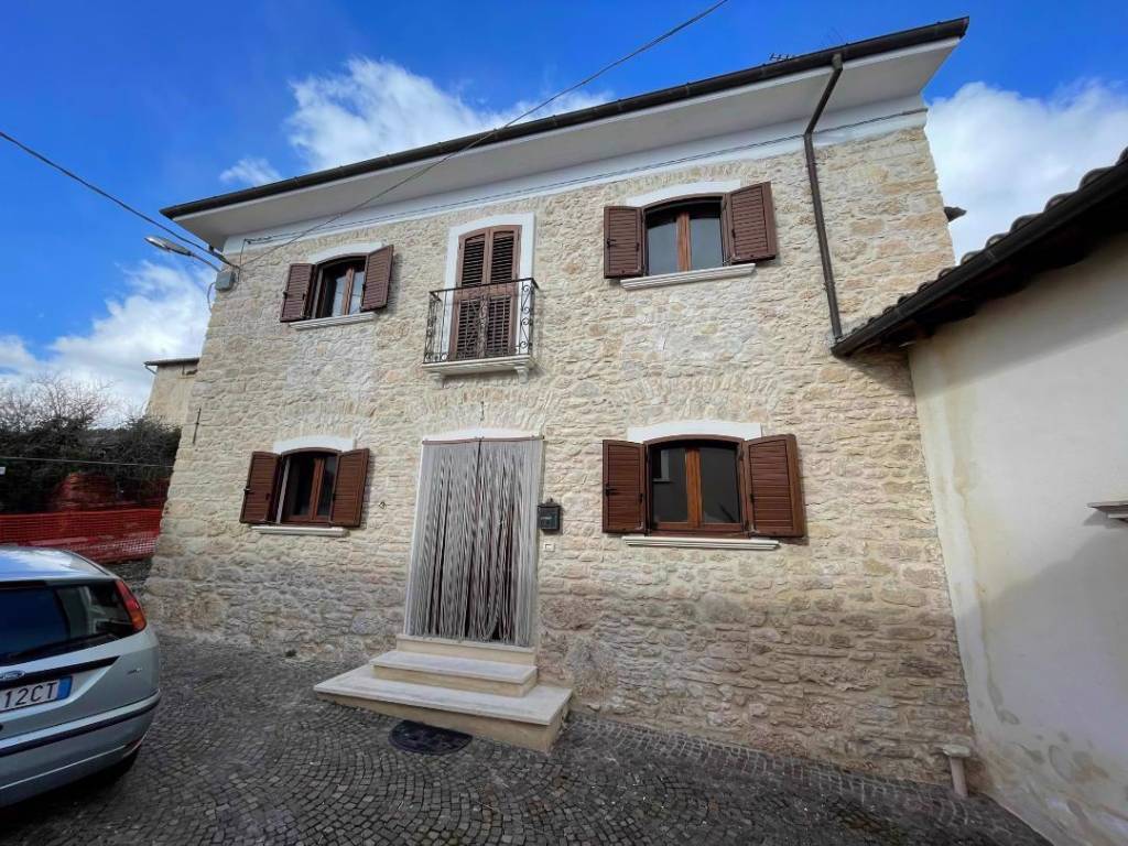 Casa indipendente a Barisciano in Via Madonna delle Grazie - Foto 2