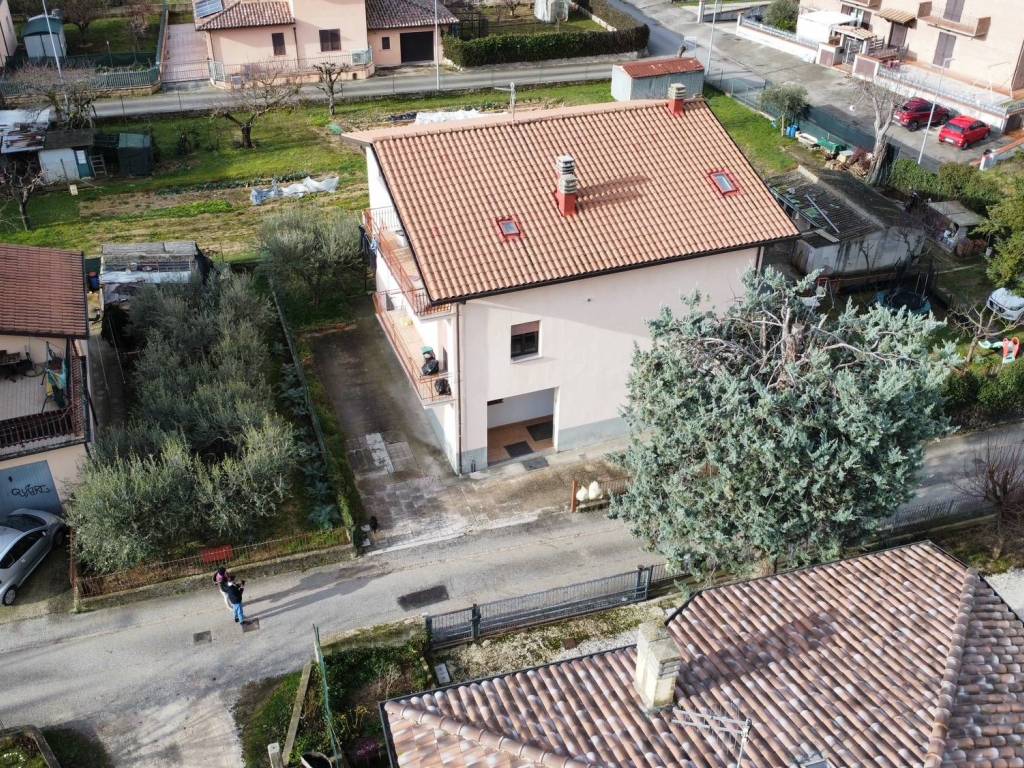 Appartamento a Gualdo tadino in Via Bruno Ciari - Foto 3