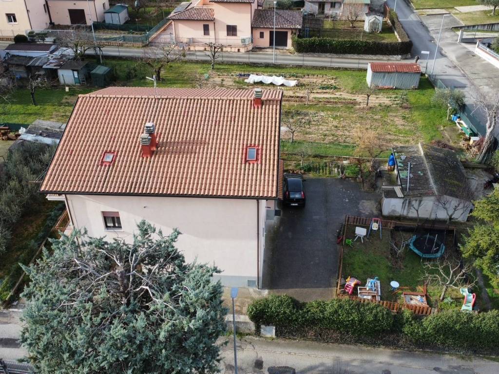 Appartamento a Gualdo tadino in Via Bruno Ciari - Foto 4