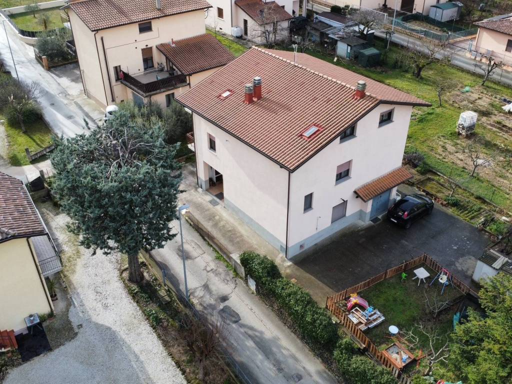 Appartamento a Gualdo tadino in Via Bruno Ciari - Foto 5