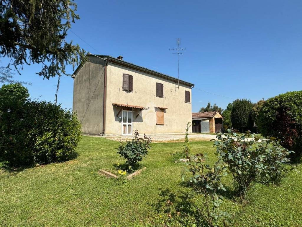 Casa indipendente a Lugo in Carrara Cimitero S. Lorenzo, 2 - Foto 3