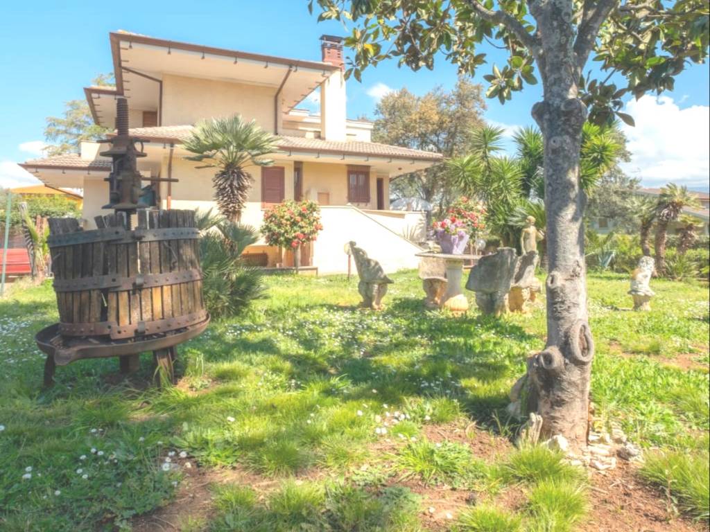 Villa a Cisterna di latina in Via dei Lecci - Foto 2