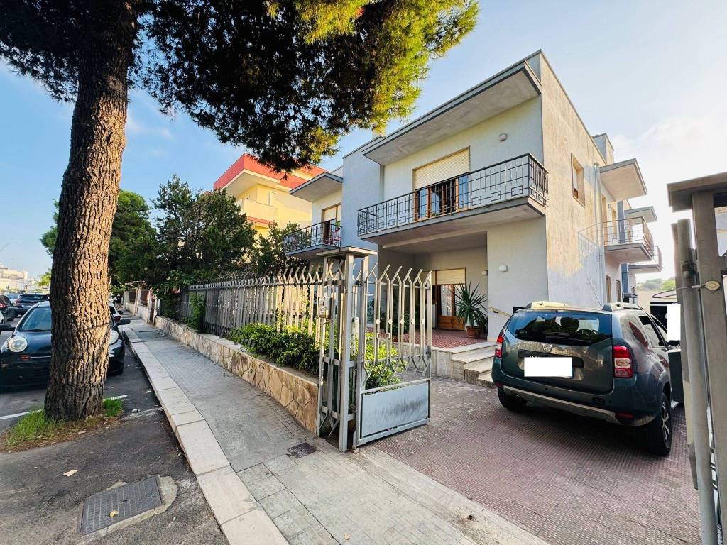 Villa a Lecce in Viale Giuseppe Grassi, 80 - Foto 2