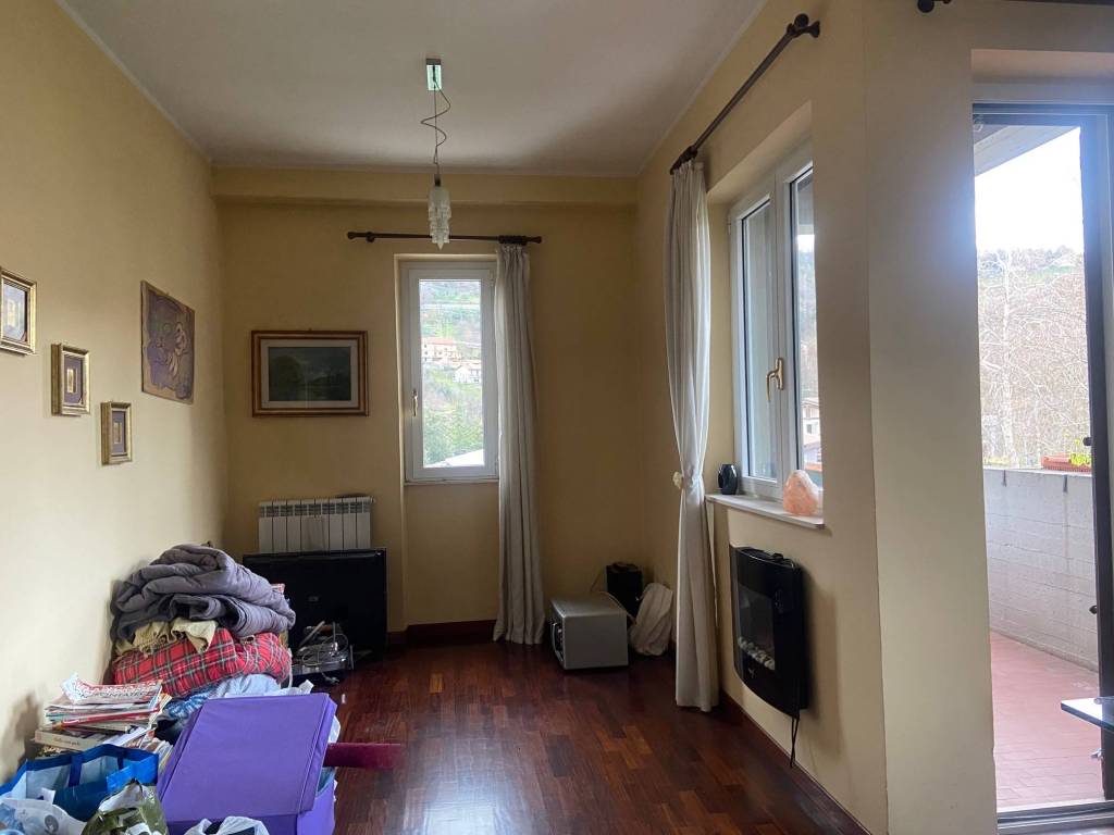 Appartamento a Nocera umbra in Via Varino Favorino, 5 - Foto 2