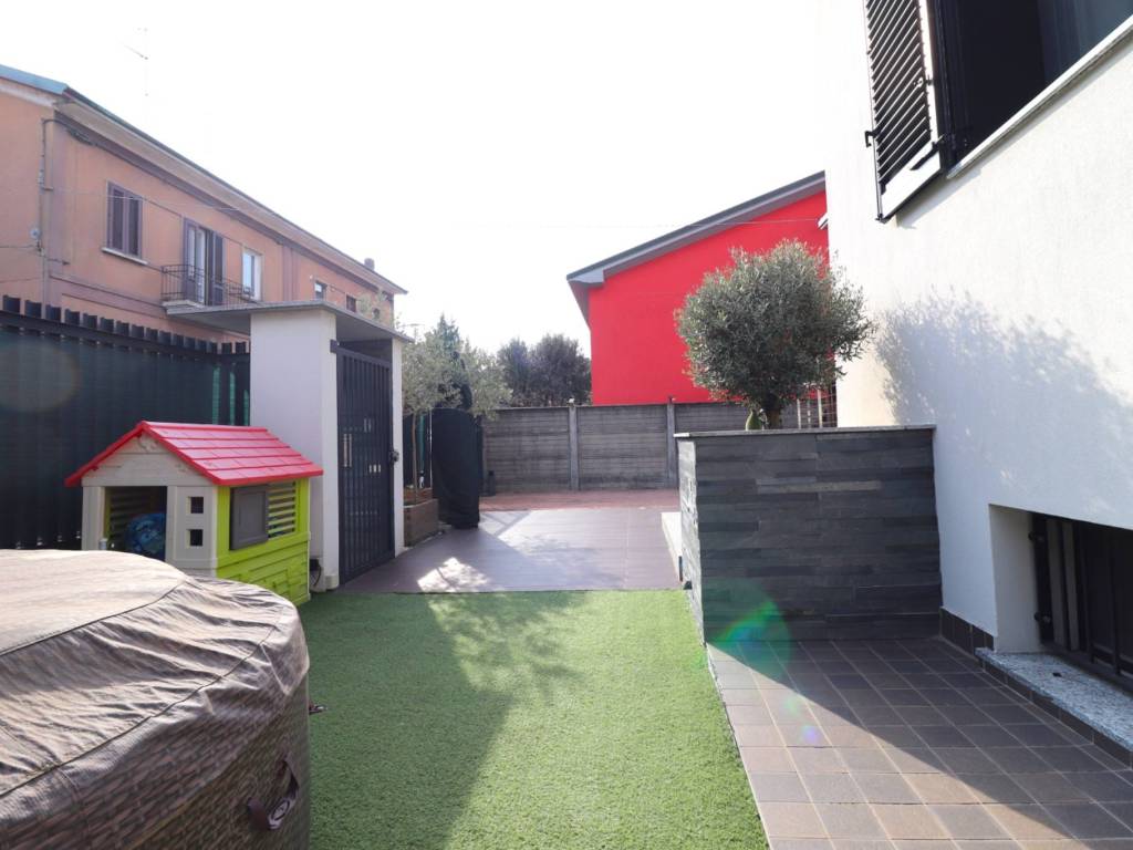 Villa a Busto arsizio in Via Vincenzo Gioberti, 9 - Foto 3